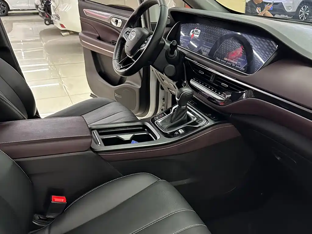 GAC M6 2021 270T DCT Luxury （ мест）