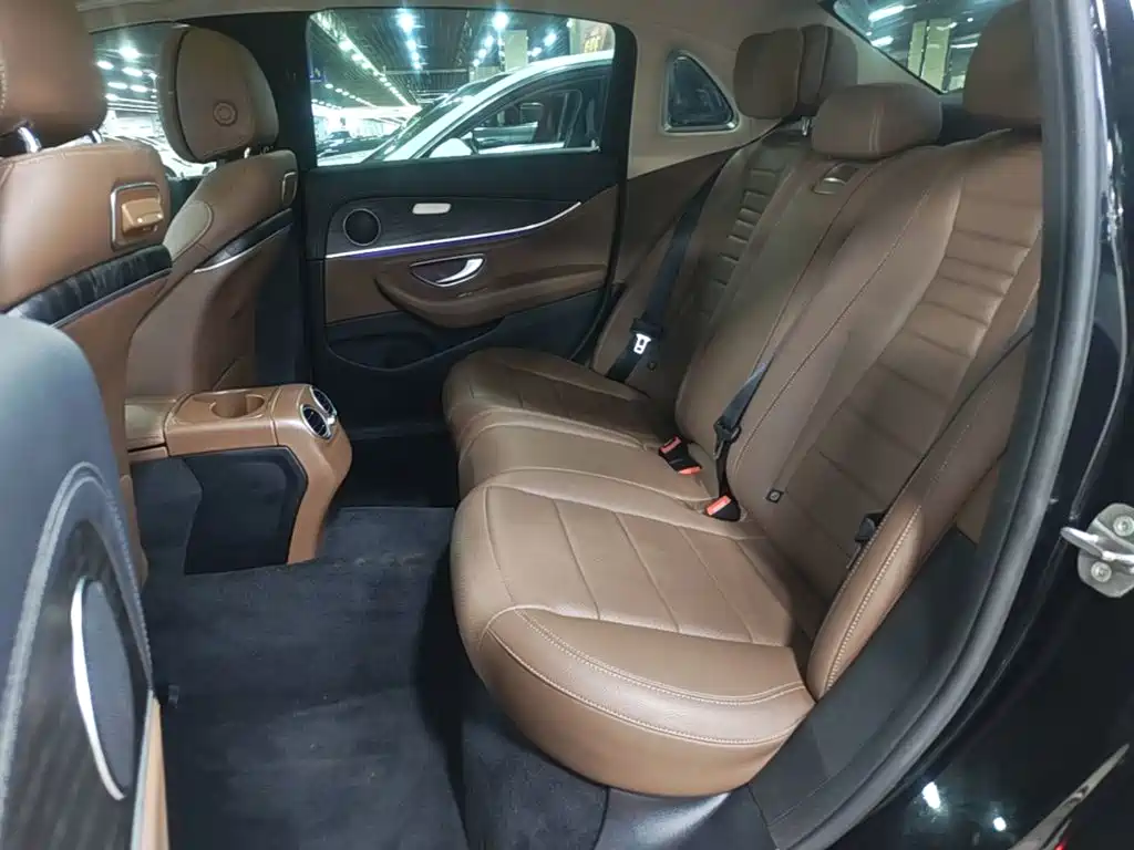 Mercedes-Benz E-Class — миниатюра 17