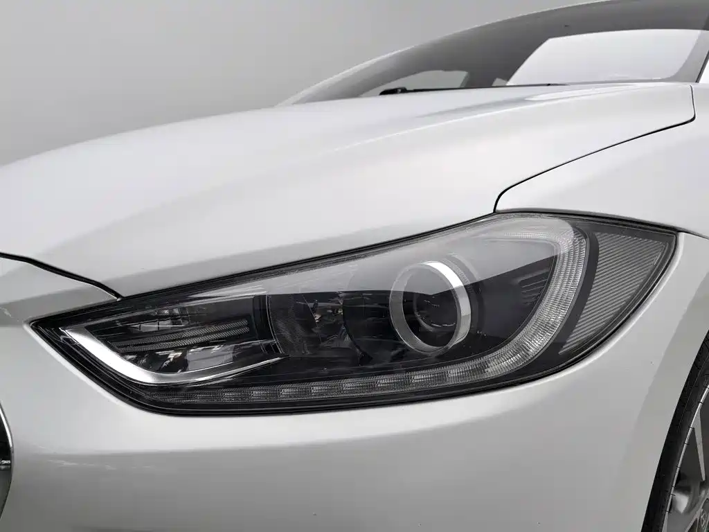 Hyundai Elantra — миниатюра 7