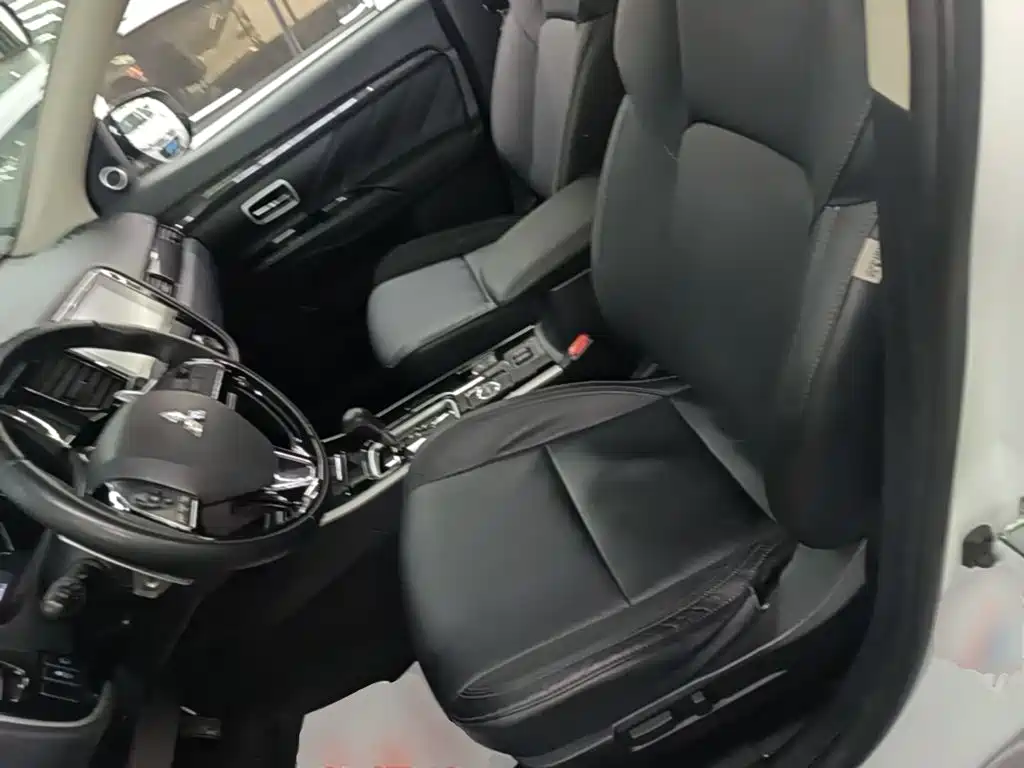 Mitsubishi Outlander — миниатюра 15