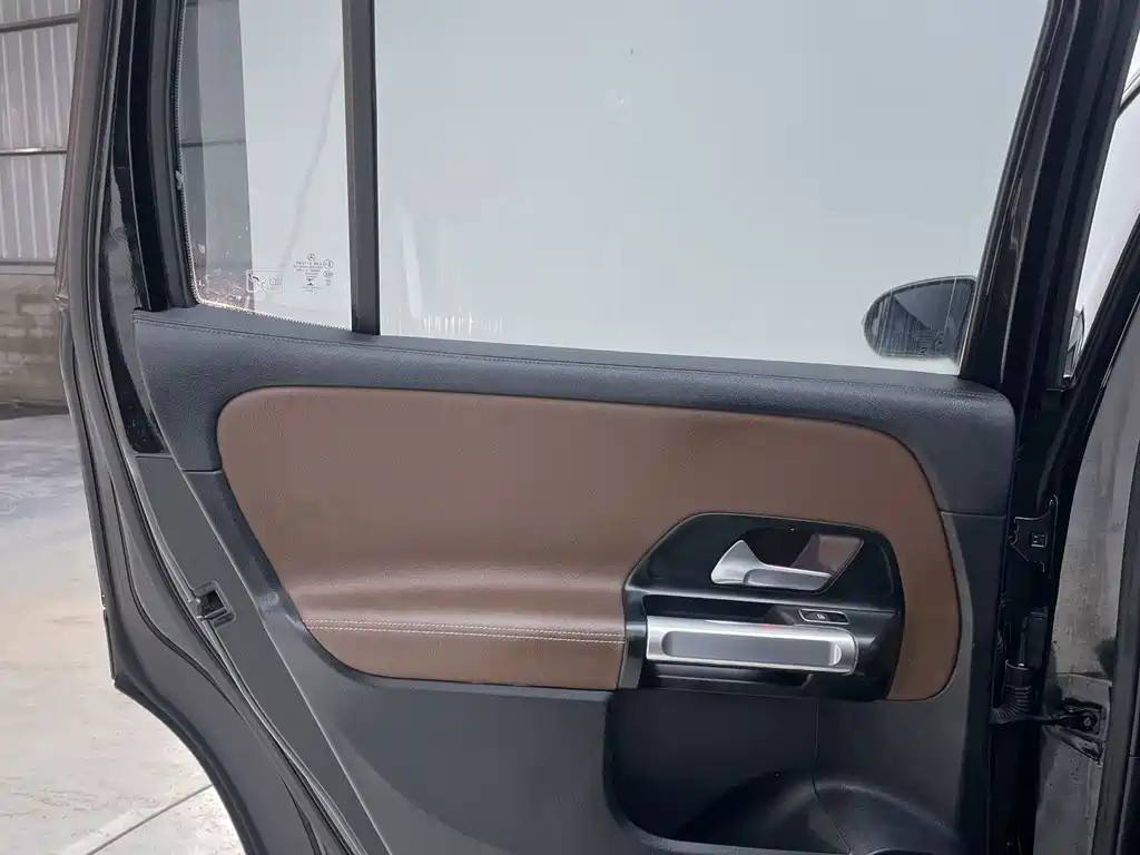 Mercedes-Benz GLB — миниатюра 19