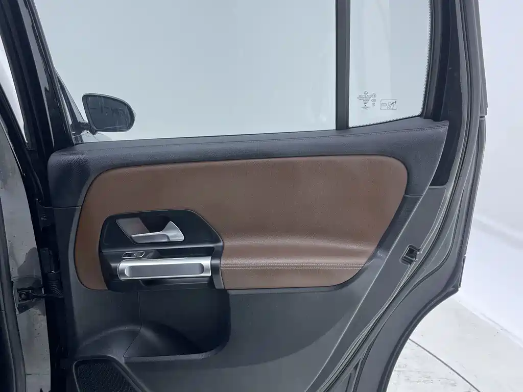 Mercedes-Benz GLB — миниатюра 23