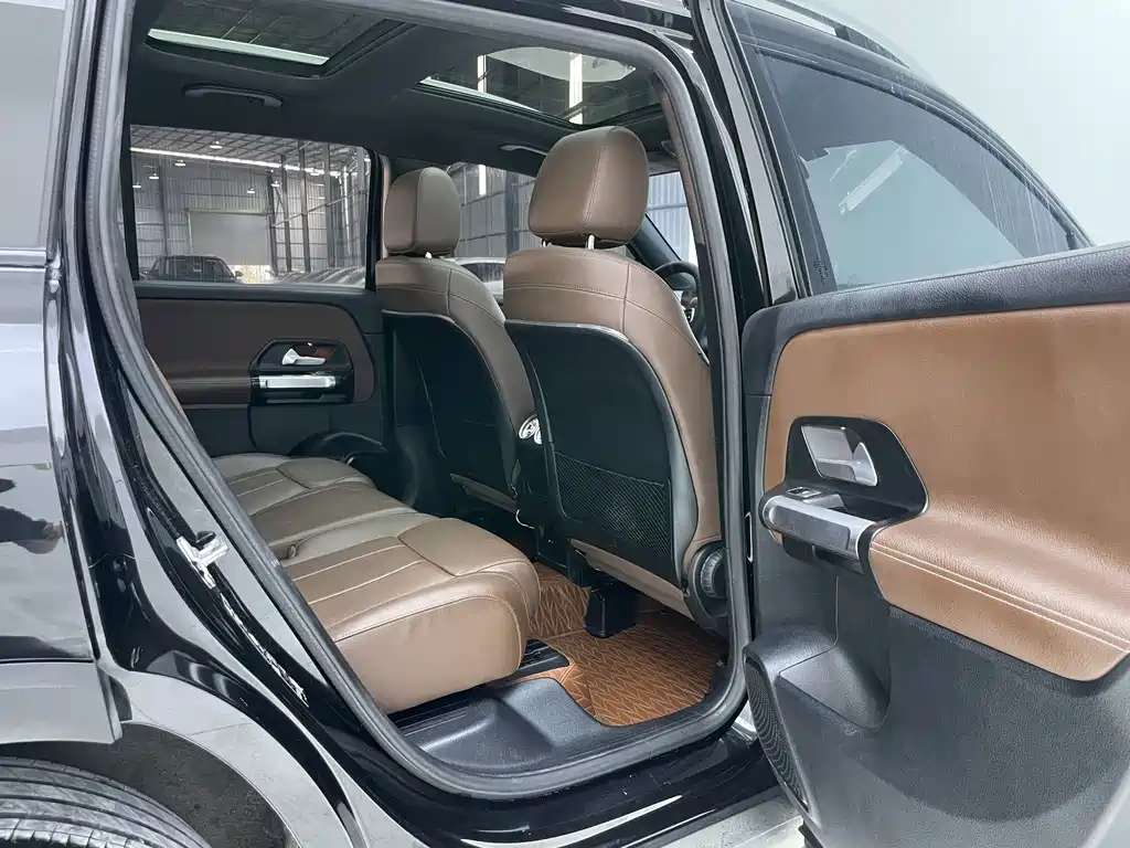 Mercedes-Benz GLB — миниатюра 24