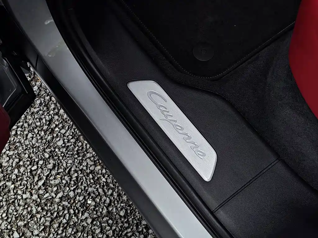 Porsche Cayenne — миниатюра 16