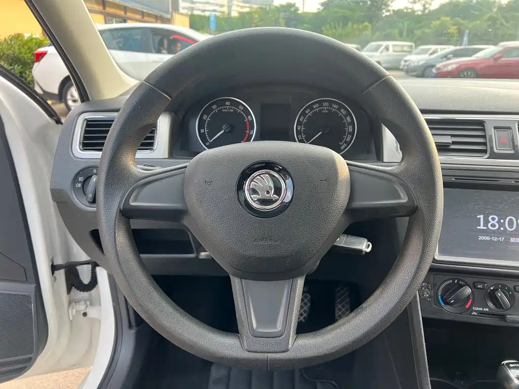 Skoda Rapid Spaceback — миниатюра 7