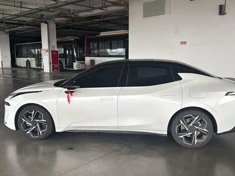 Lynk & Co 07 EM-P — миниатюра 4