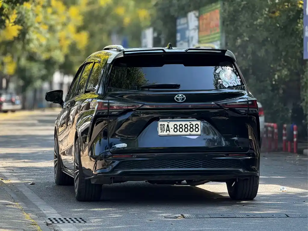 Toyota Granvia — миниатюра 5