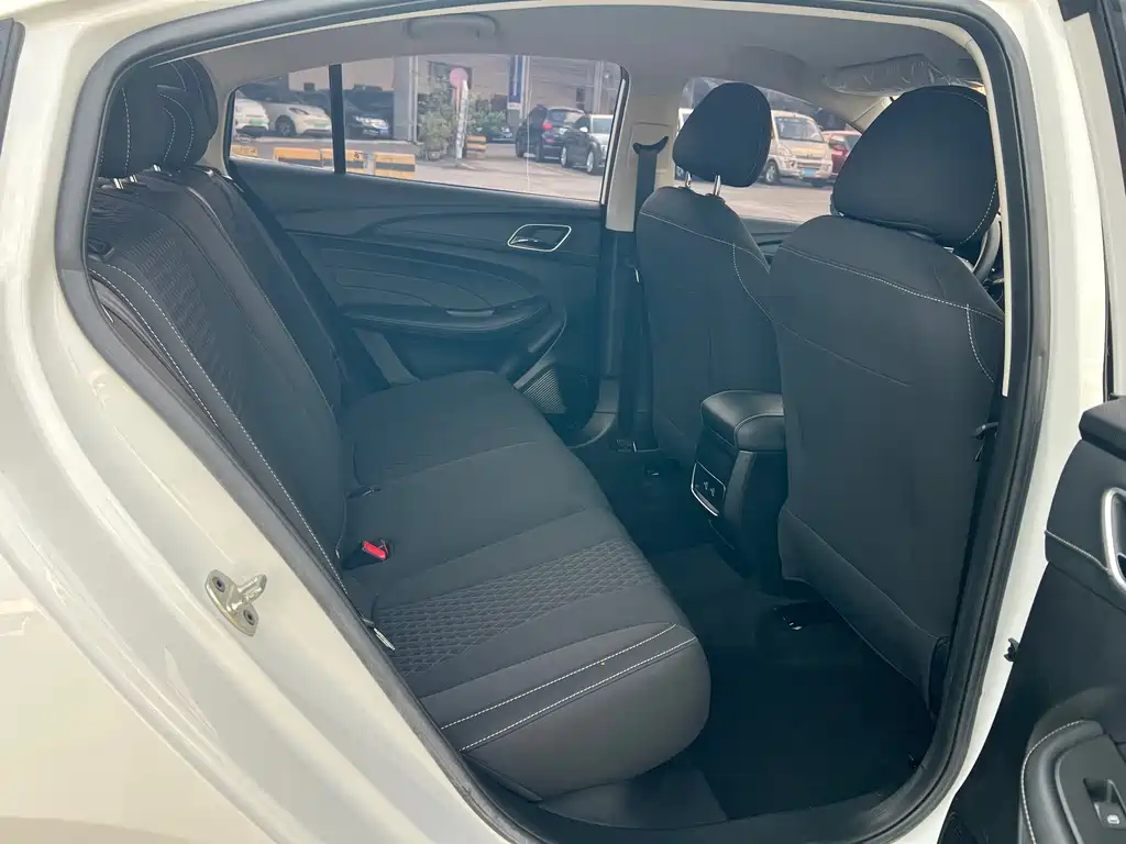 Roewe i5 — миниатюра 10
