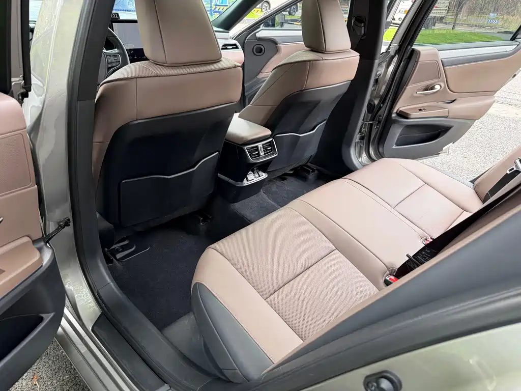 Lexus ES — миниатюра 10