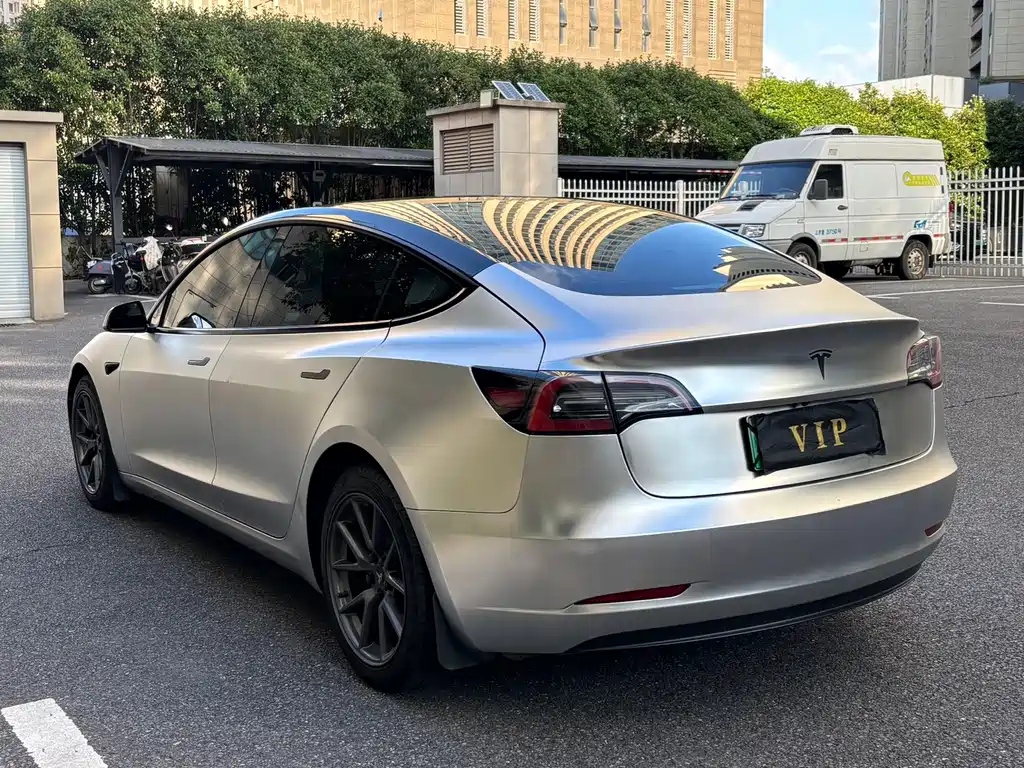 Tesla Model 3 — миниатюра 4