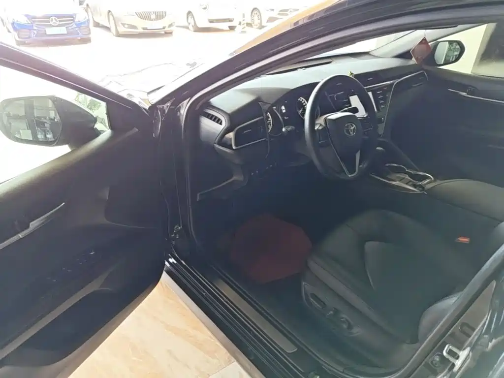 Toyota Camry — миниатюра 16