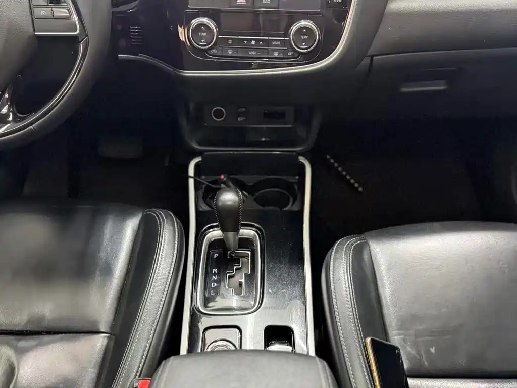 Mitsubishi Outlander — миниатюра 19