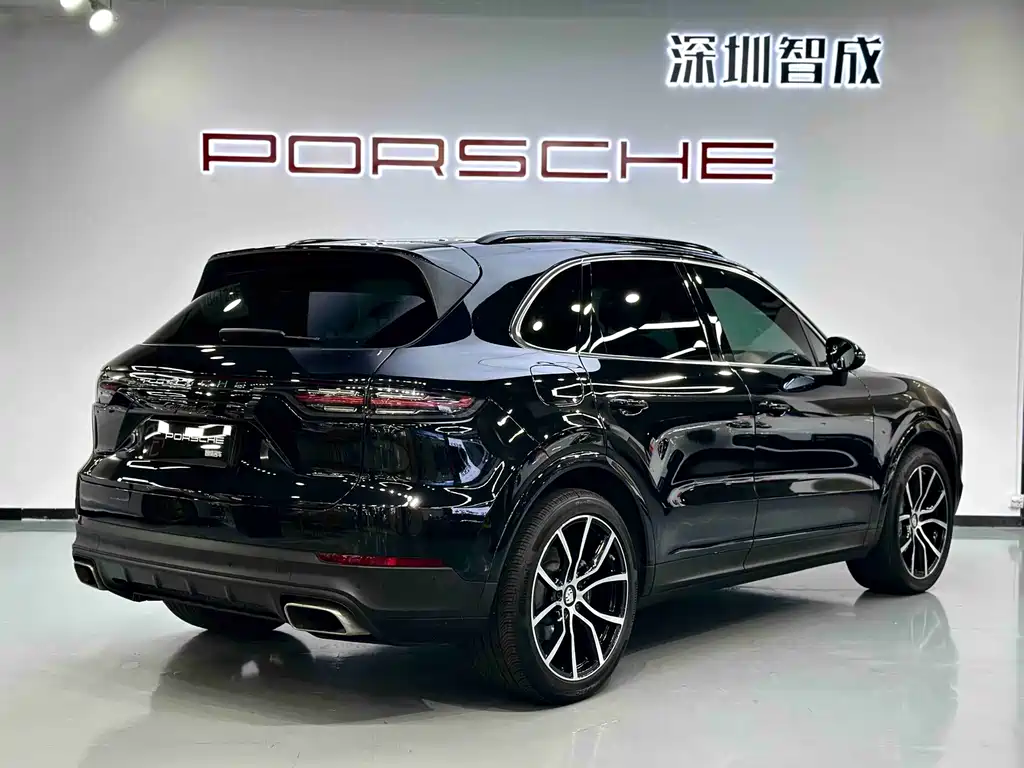 Porsche Cayenne — миниатюра 7