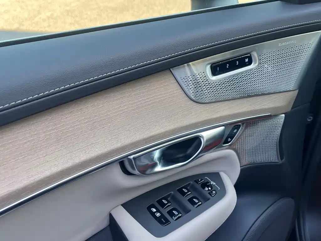 Volvo XC90 PHEV — миниатюра 4