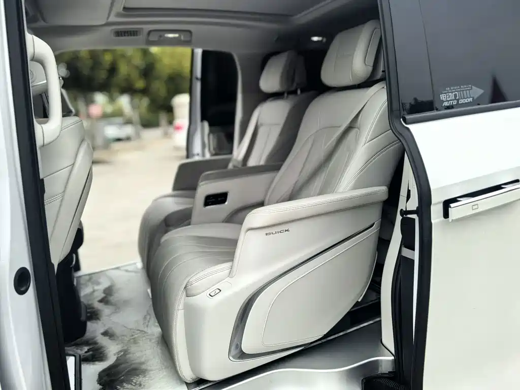 Buick GL8 Hybrid — миниатюра 10