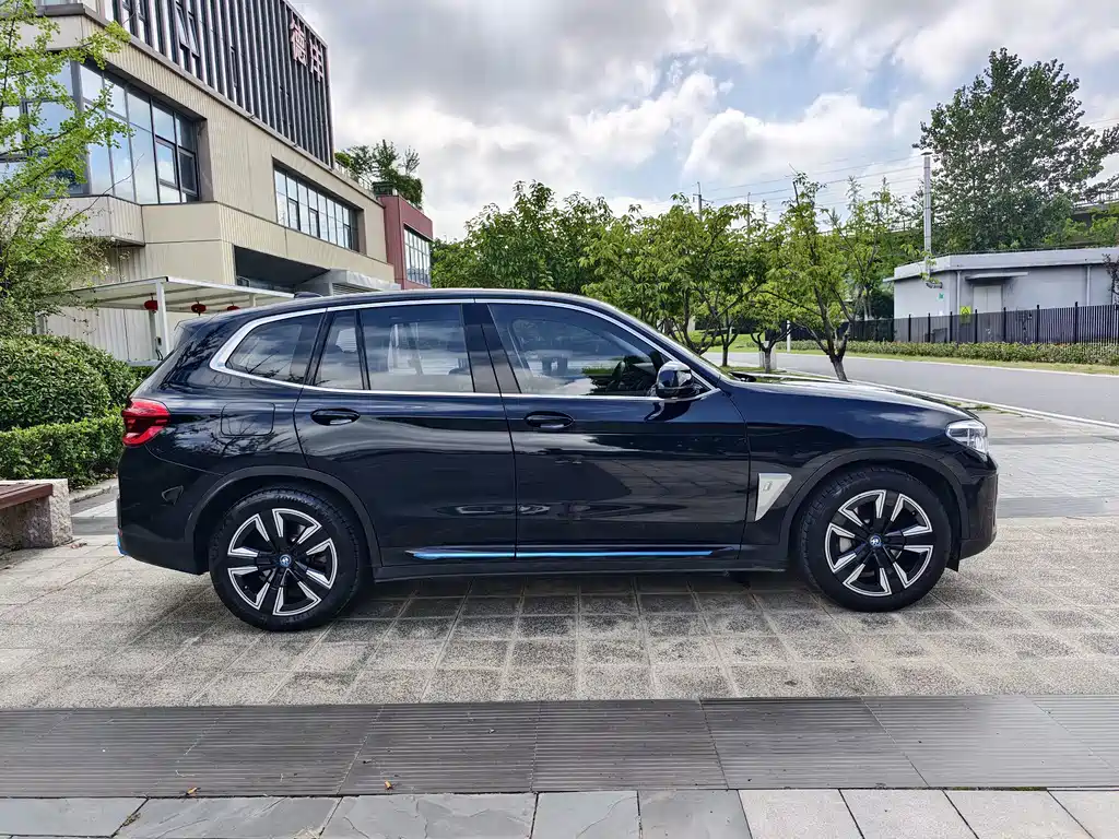 BMW iX3 — миниатюра 4