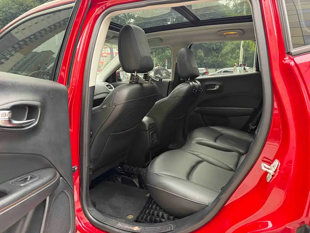 Jeep Compass — миниатюра 7