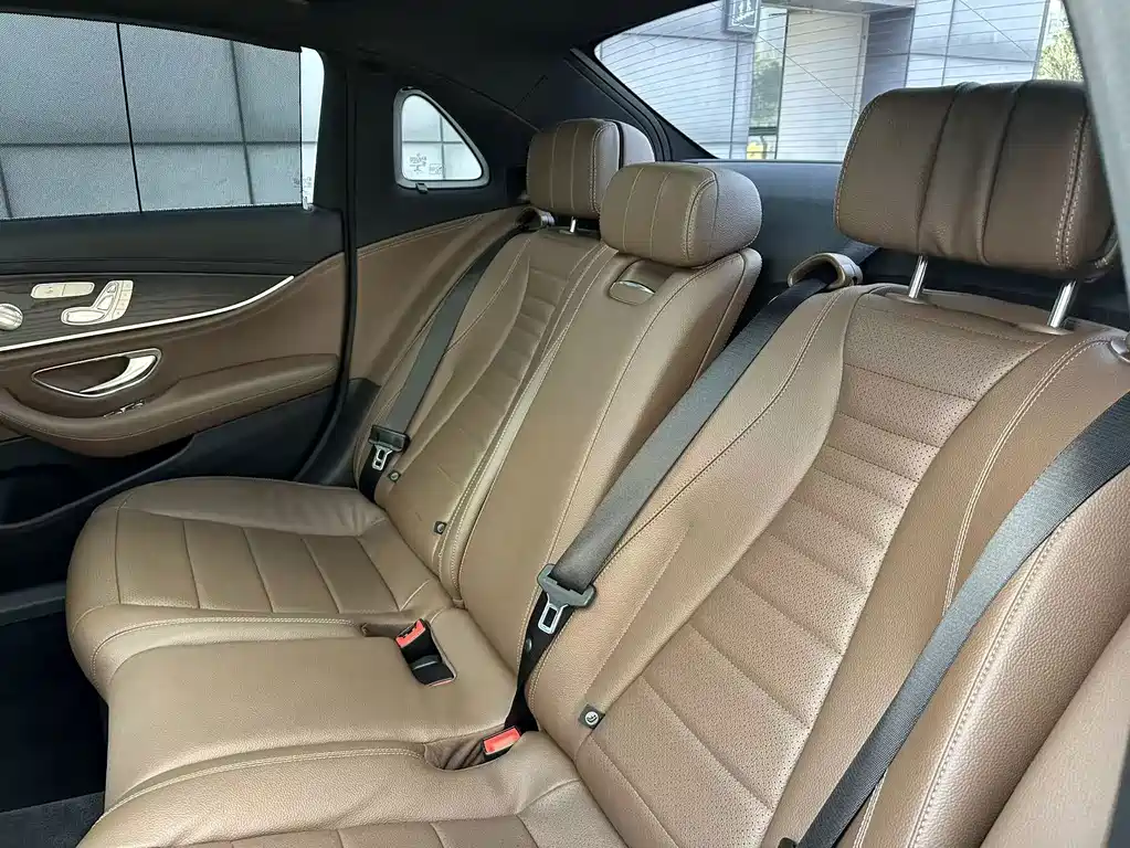 Mercedes-Benz E-Class — миниатюра 17
