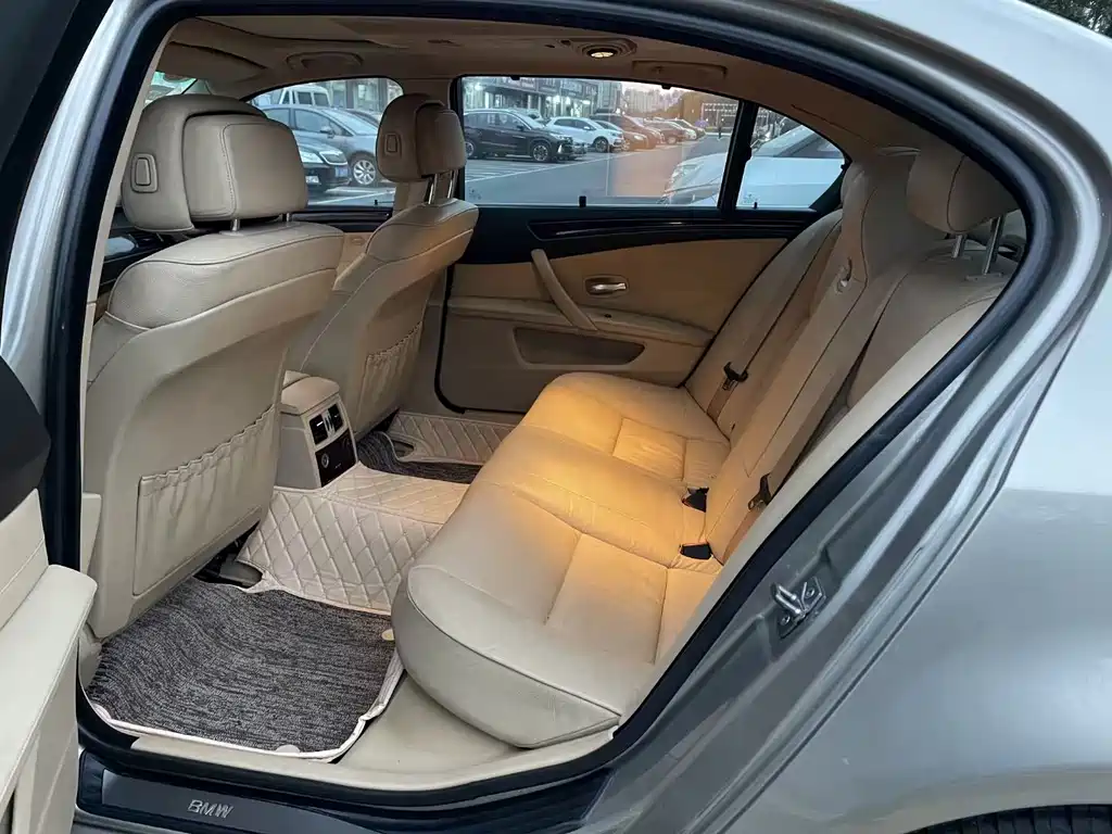 BMW 5 Series — миниатюра 6