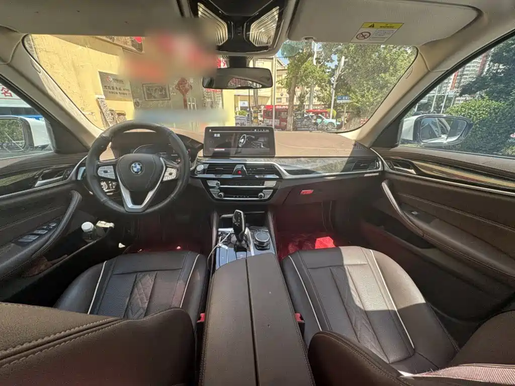BMW 5 Series — миниатюра 8