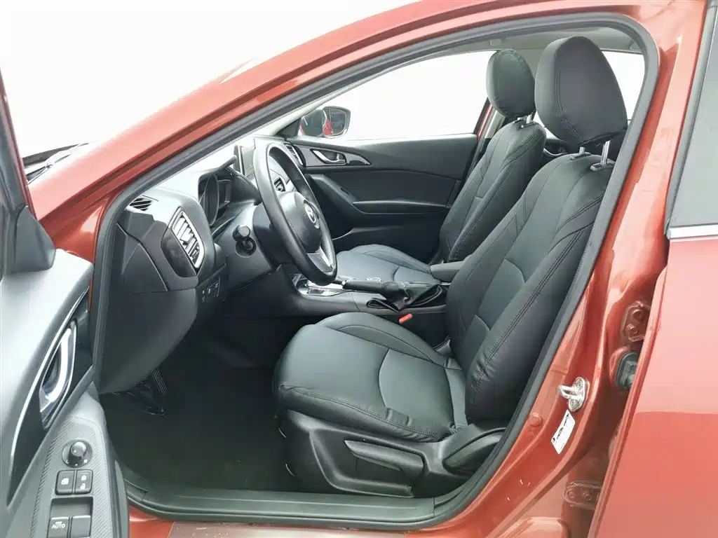 Mazda Mazda3 3 2016 1.5L AT Luxury