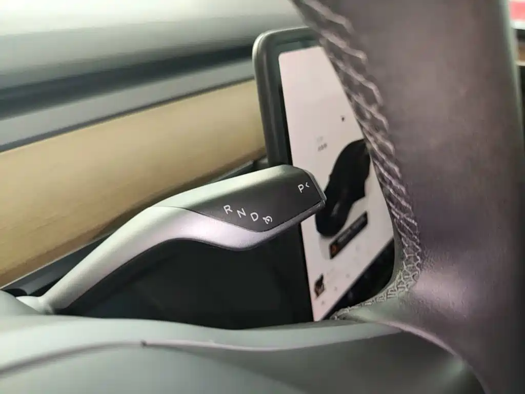 Tesla Model Y — миниатюра 14