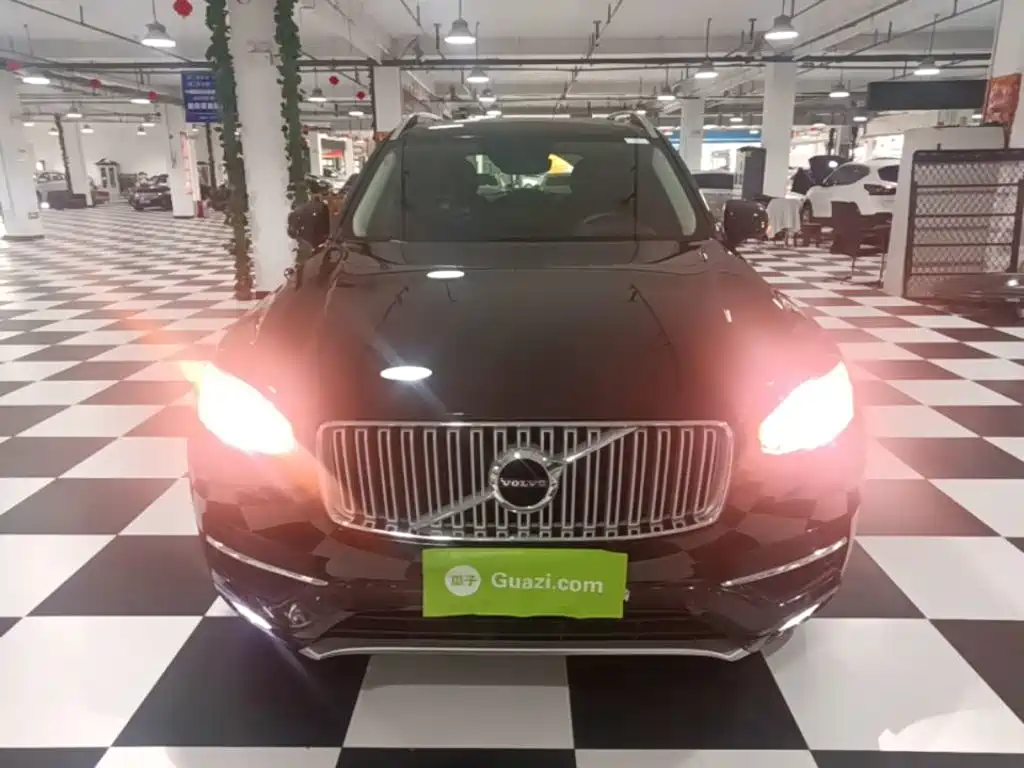 Volvo XC90 2017 T6 5 мест