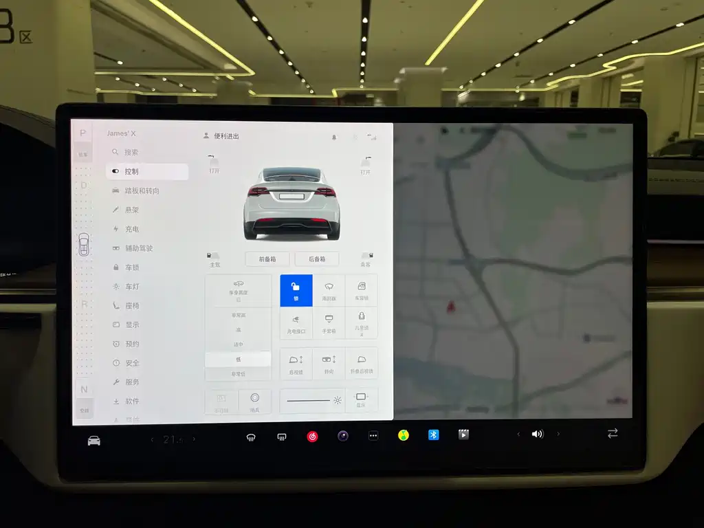 Tesla Model X — миниатюра 9