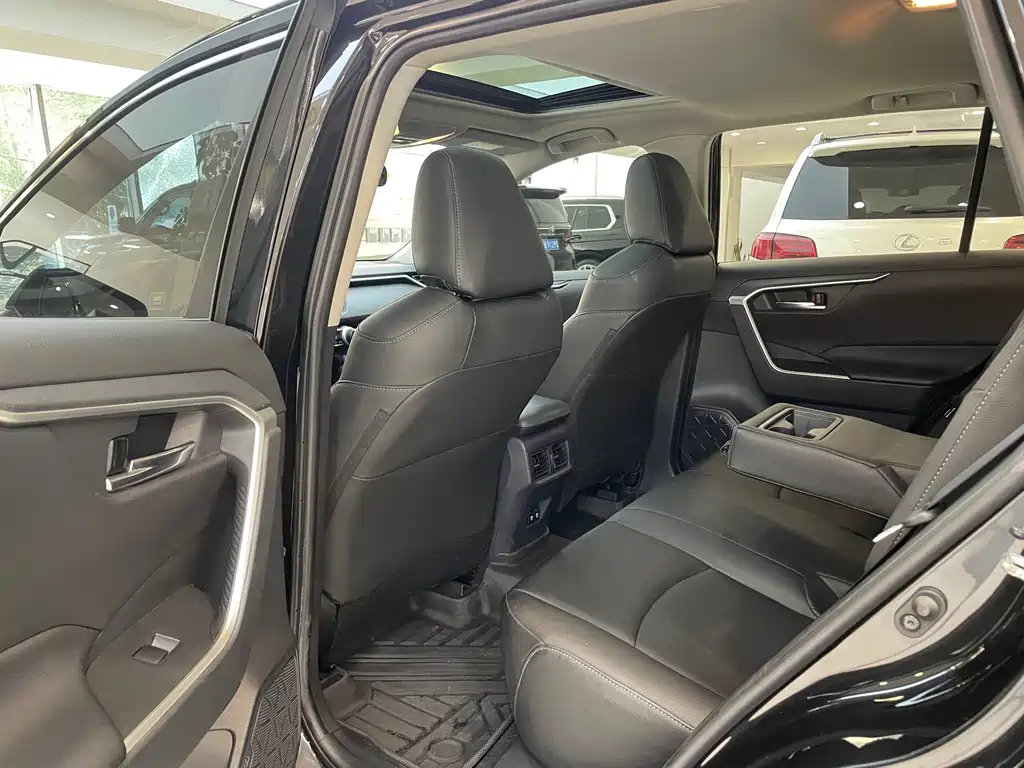 Toyota RAV4 — миниатюра 12