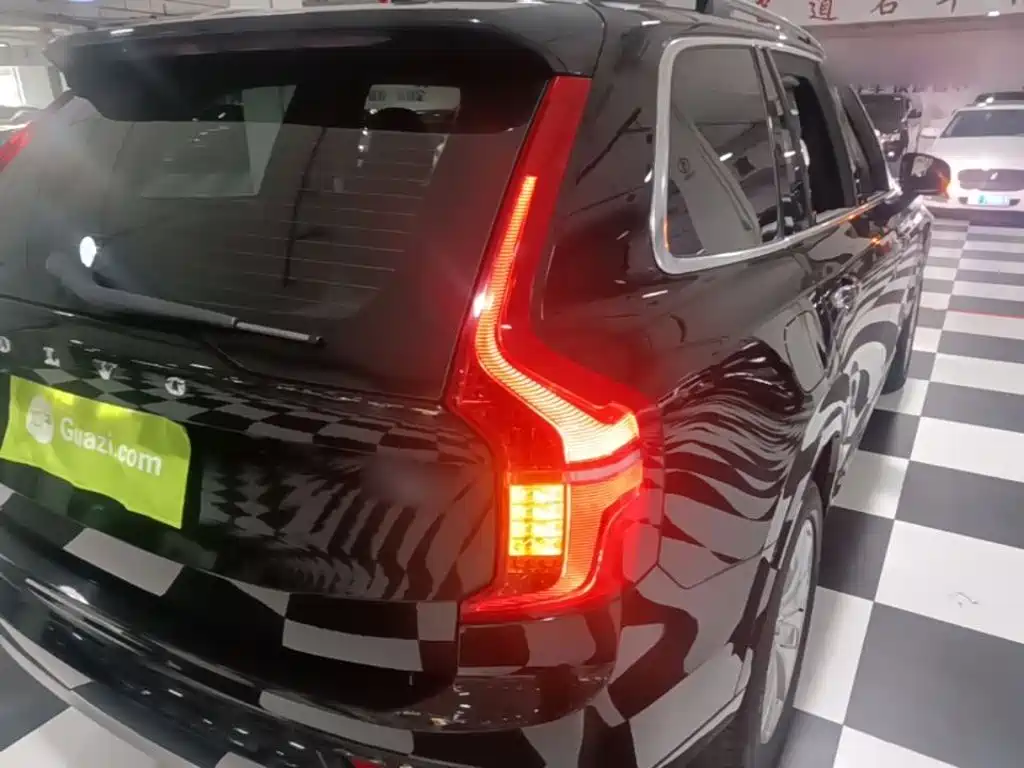Volvo XC90 2017 T6 5 мест