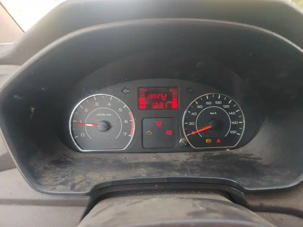 Wuling Hongguang V — миниатюра 8