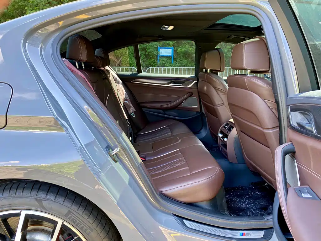 BMW 5 Series (Import) — миниатюра 11