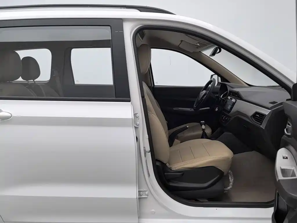 Wuling Hongguang — миниатюра 23
