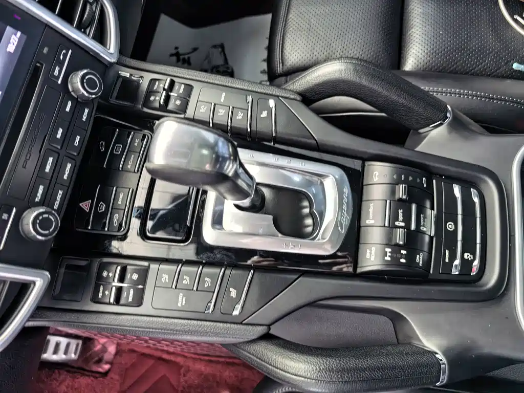 Porsche Cayenne — миниатюра 8