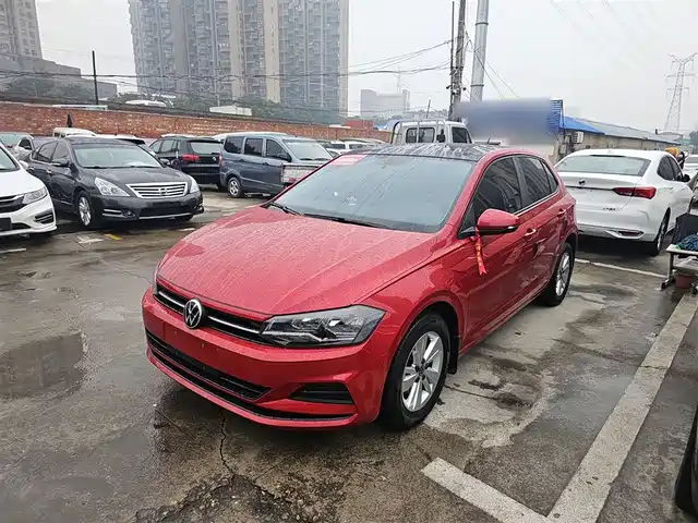 VOLKSWAGEN POLO
