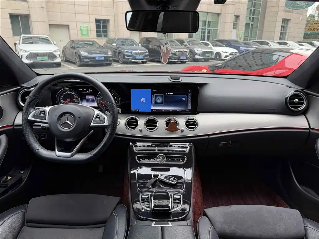 MERCEDES-BENZ E CLASS