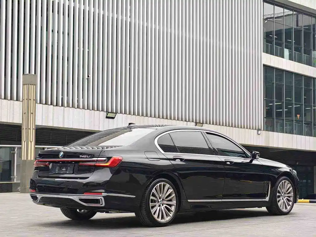 BMW 7 Series — миниатюра 9