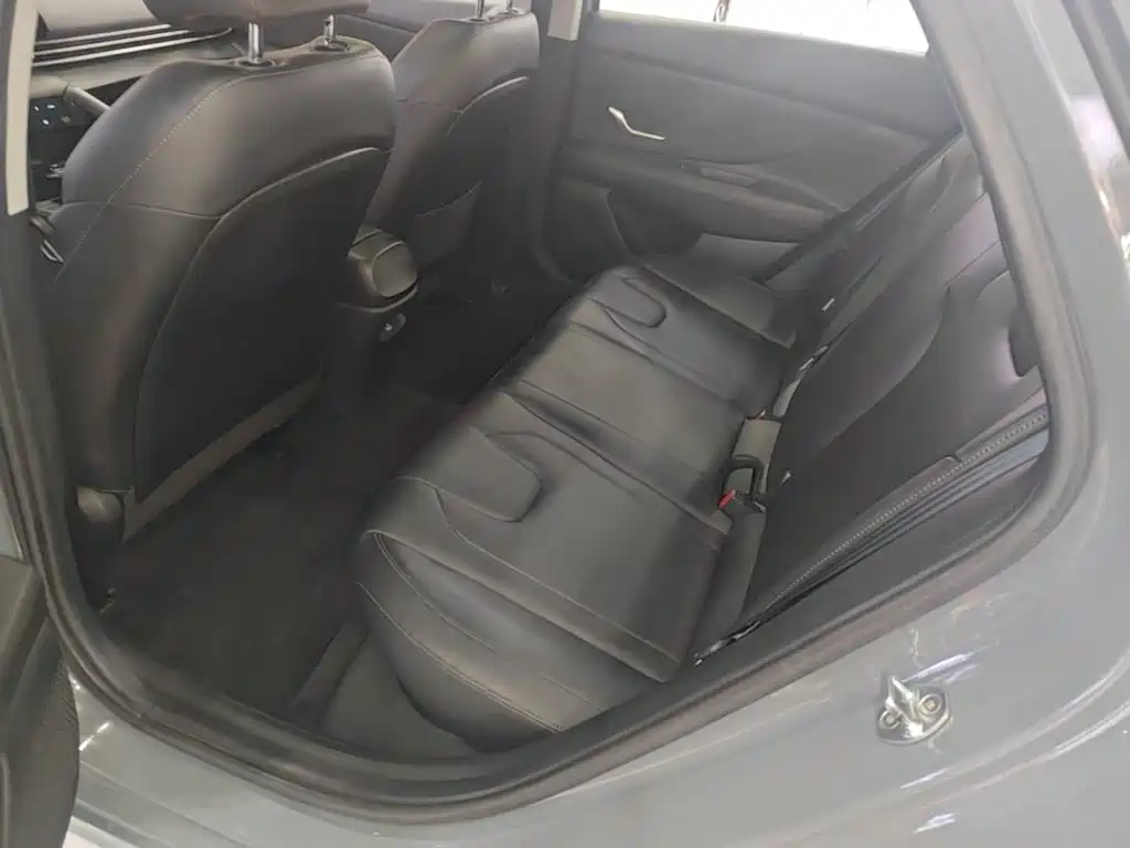 Hyundai Elantra — миниатюра 17
