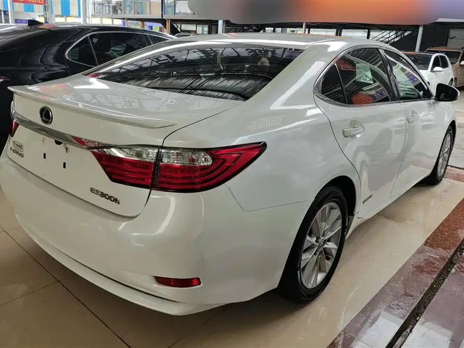 Lexus ES 2014 300h Comfort