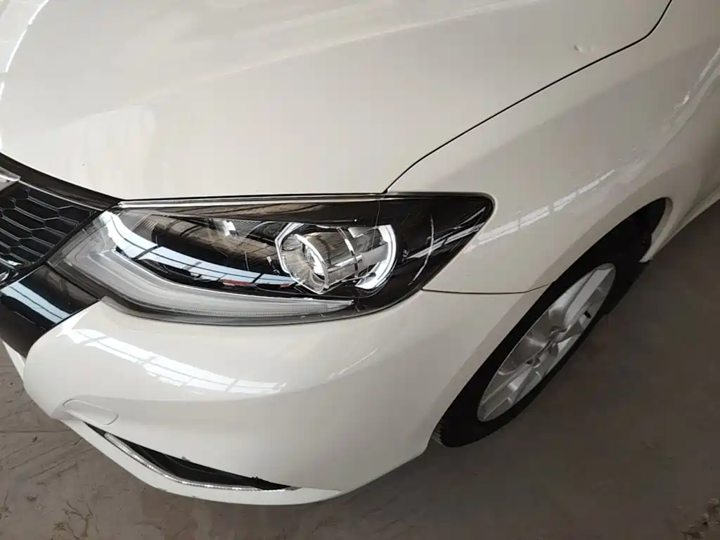 Nissan Tiida — миниатюра 24