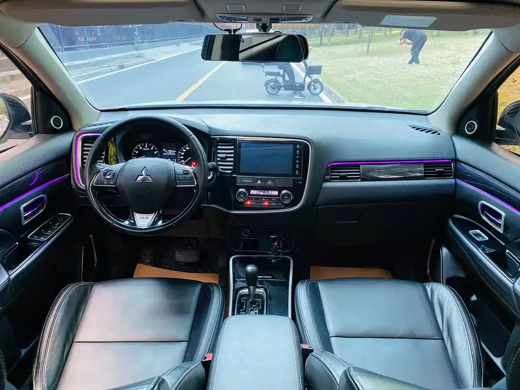 Mitsubishi Outlander — миниатюра 6