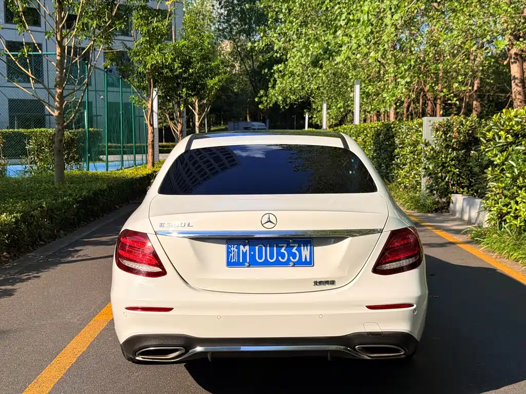 Mercedes-Benz E-Class — миниатюра 4