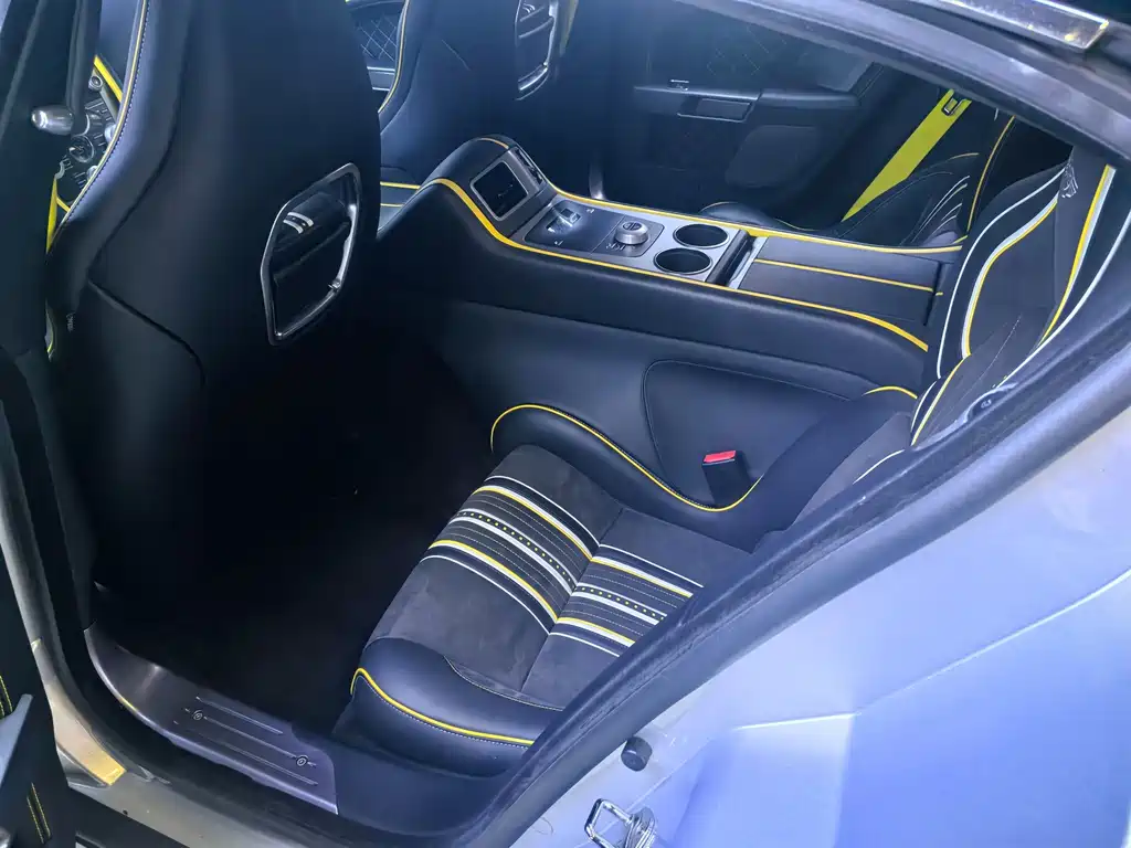 Aston Martin Rapide — миниатюра 6