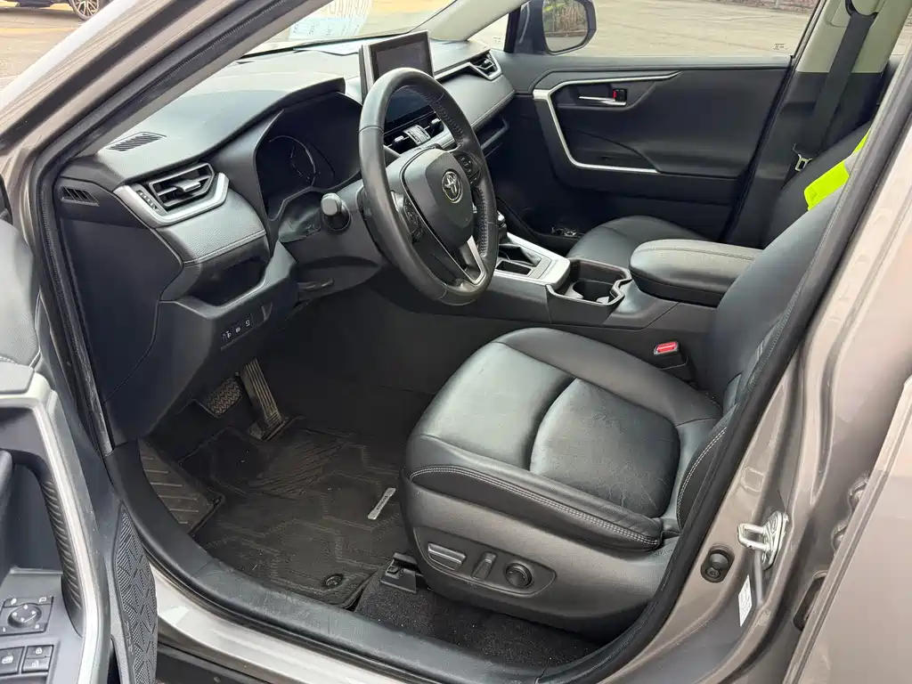 Toyota RAV4 — миниатюра 7