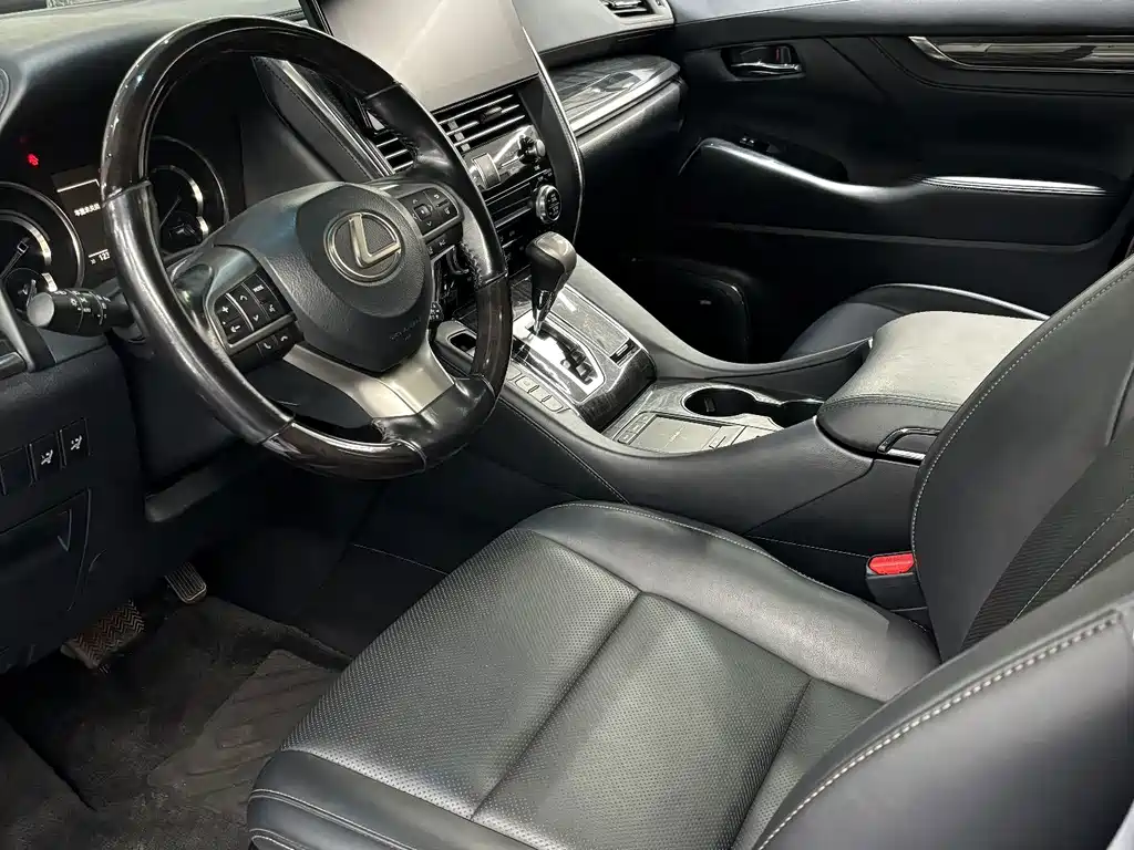 Lexus LM — миниатюра 8
