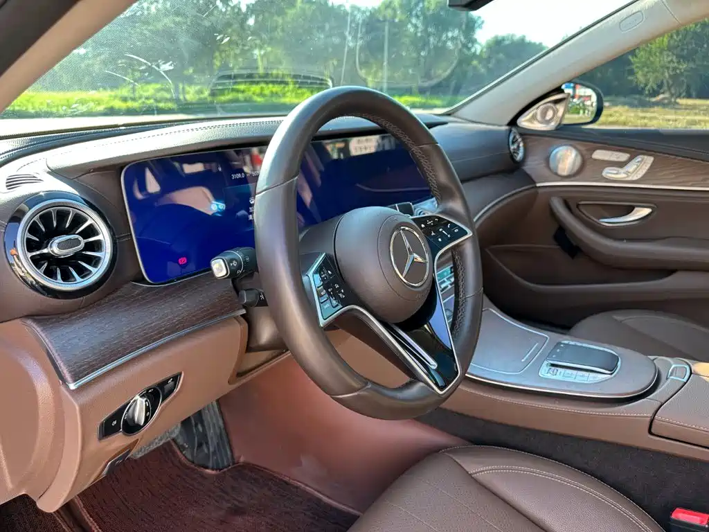 Mercedes-Benz E-Class — миниатюра 14