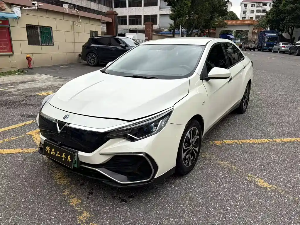 Venucia D60 EV 2021
