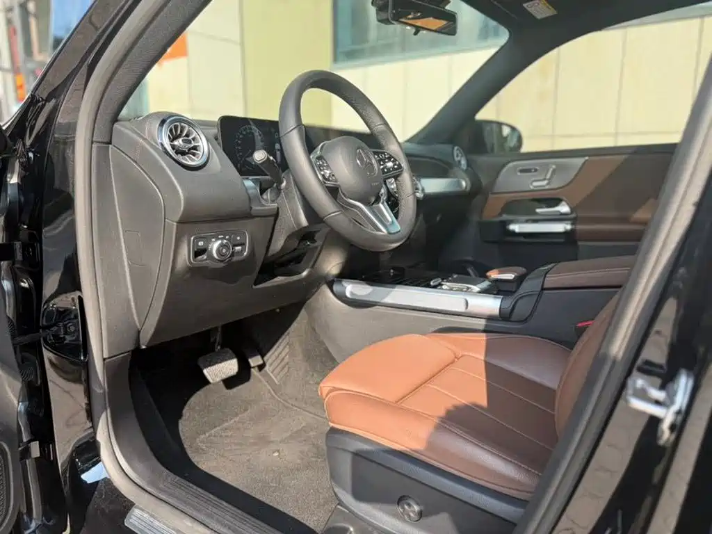 Mercedes-Benz GLB — миниатюра 8