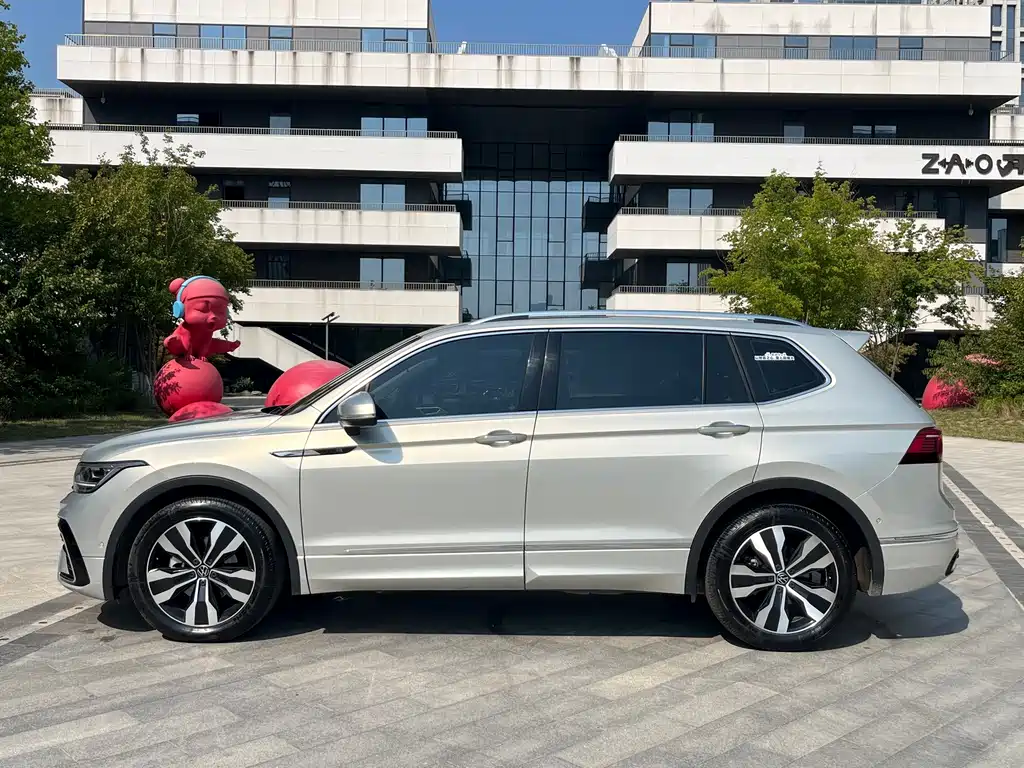 Volkswagen Tiguan L — миниатюра 3