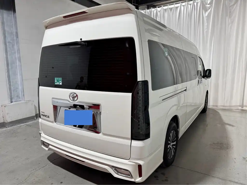 Toyota Hiace — миниатюра 4